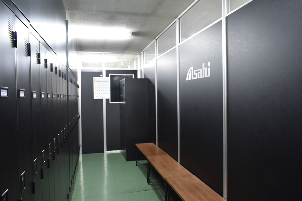 サッカーチームをイメージしたロッカールーム